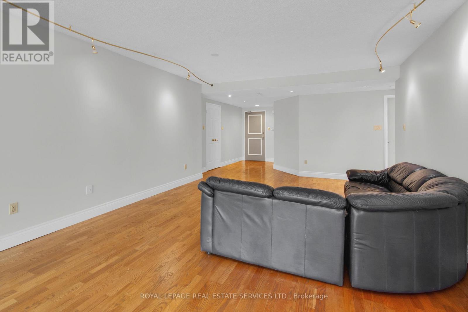 609 - 130 Carlton Street, Toronto, Ontario  M5A 4K3 - Photo 9 - C12742450