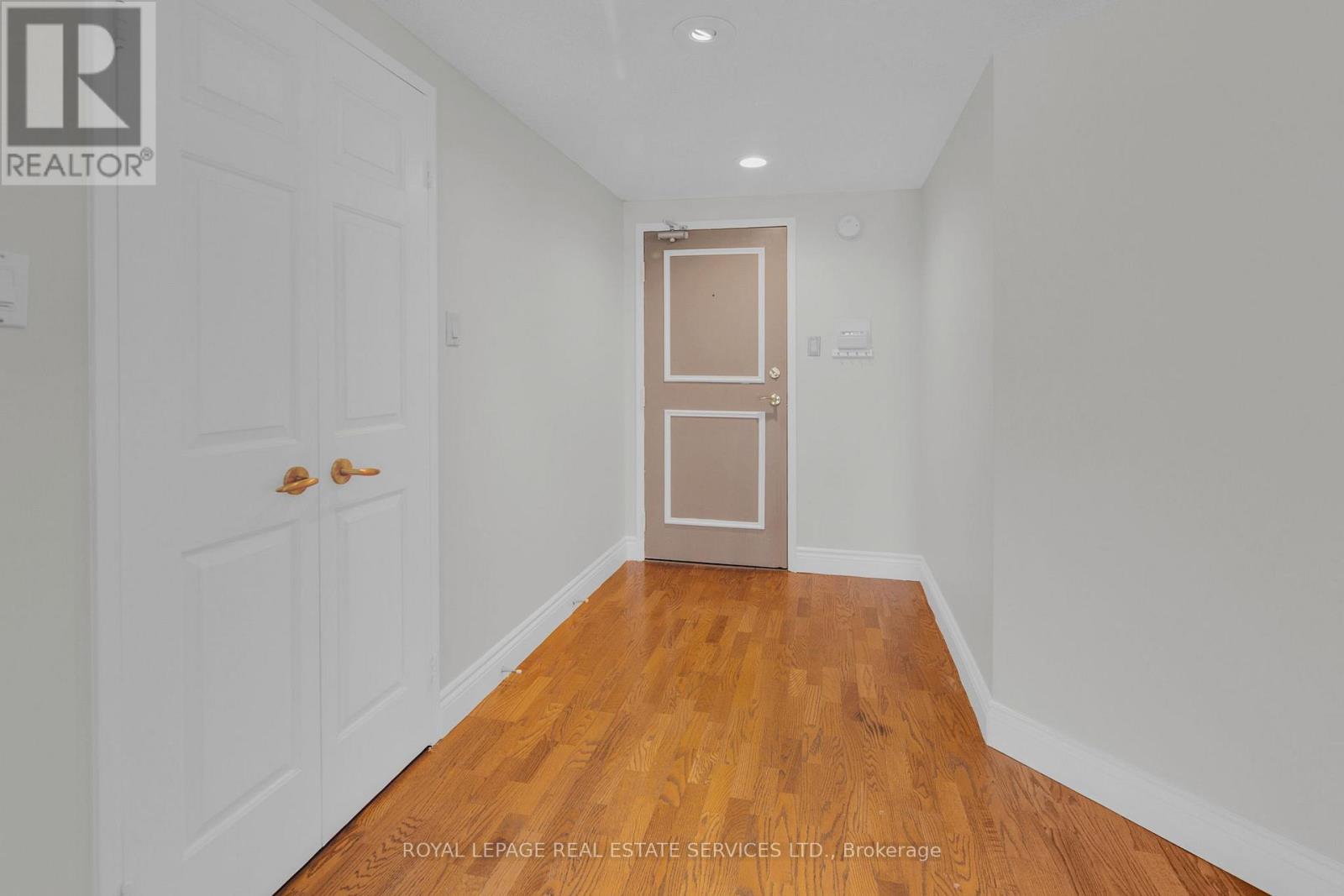 609 - 130 Carlton Street, Toronto, Ontario  M5A 4K3 - Photo 4 - C12742456