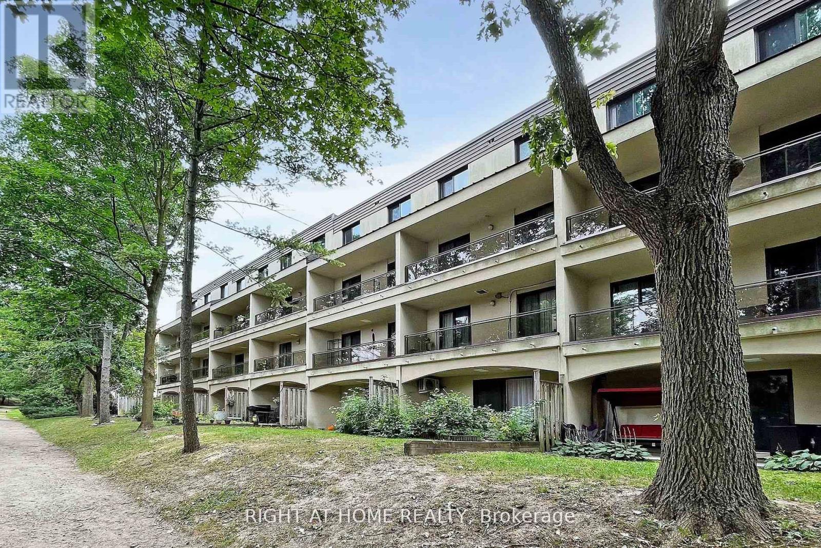 22 - 25 PEBBLE BYWAY, Toronto, Ontario