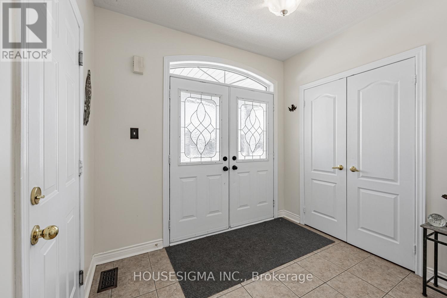 123 Root Crescent, Ajax, Ontario  L1T 4L5 - Photo 2 - E12742408