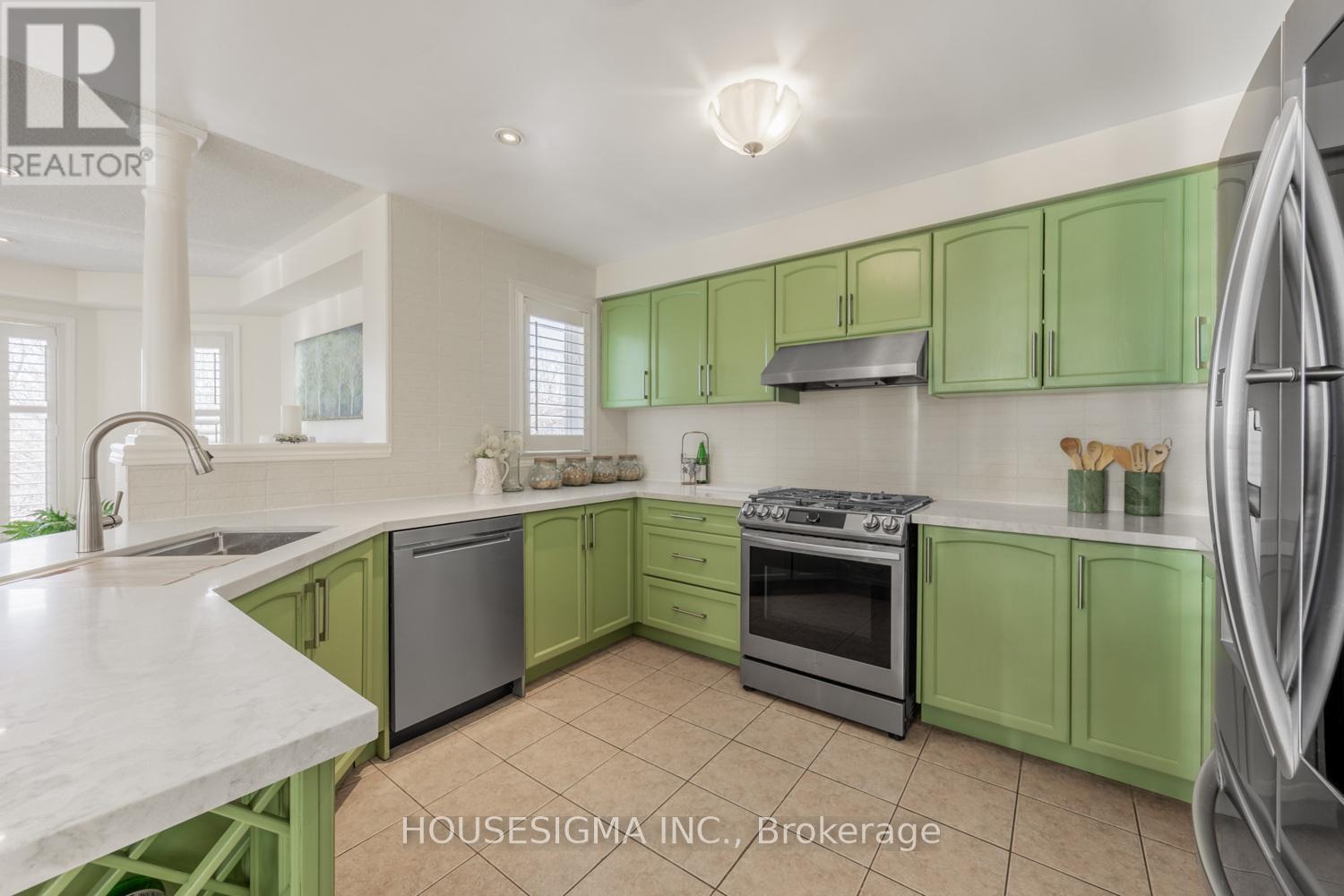 123 Root Crescent, Ajax, Ontario  L1T 4L5 - Photo 9 - E12742408