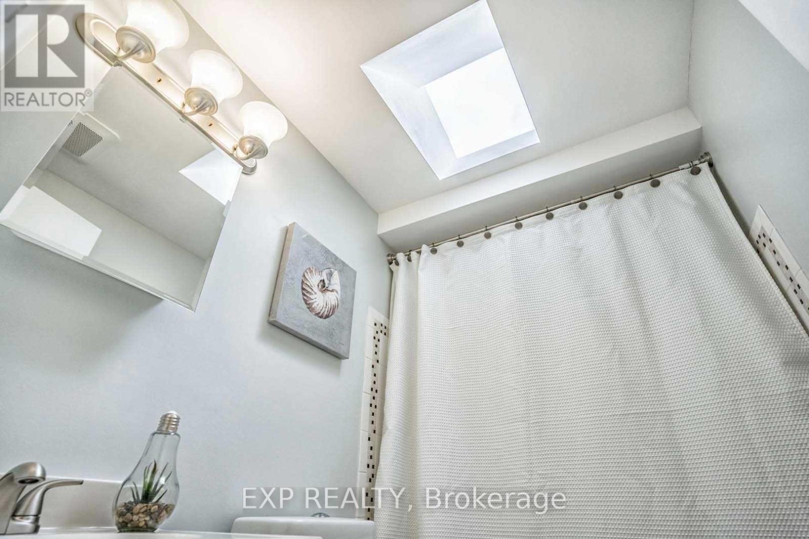 63 Barrett Crescent, Ajax, Ontario  L1T 2C5 - Photo 4 - E12742422