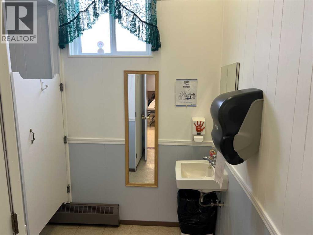 4702 50 Avenue, Camrose, Alberta  T4V 0R8 - Photo 24 - A2279632