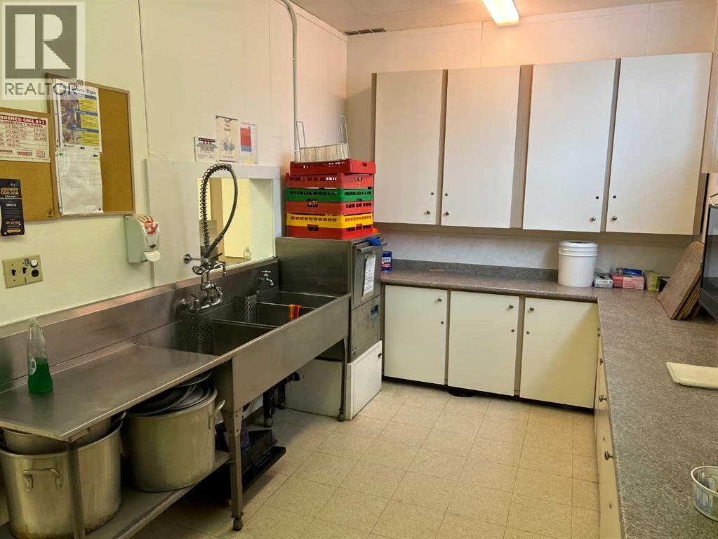 4702 50 Avenue, Camrose, Alberta  T4V 0R8 - Photo 16 - A2279632