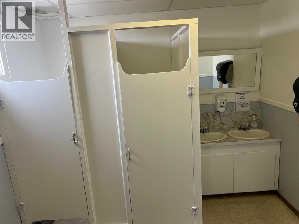 4702 50 Avenue, Camrose, Alberta  T4V 0R8 - Photo 11 - A2279632