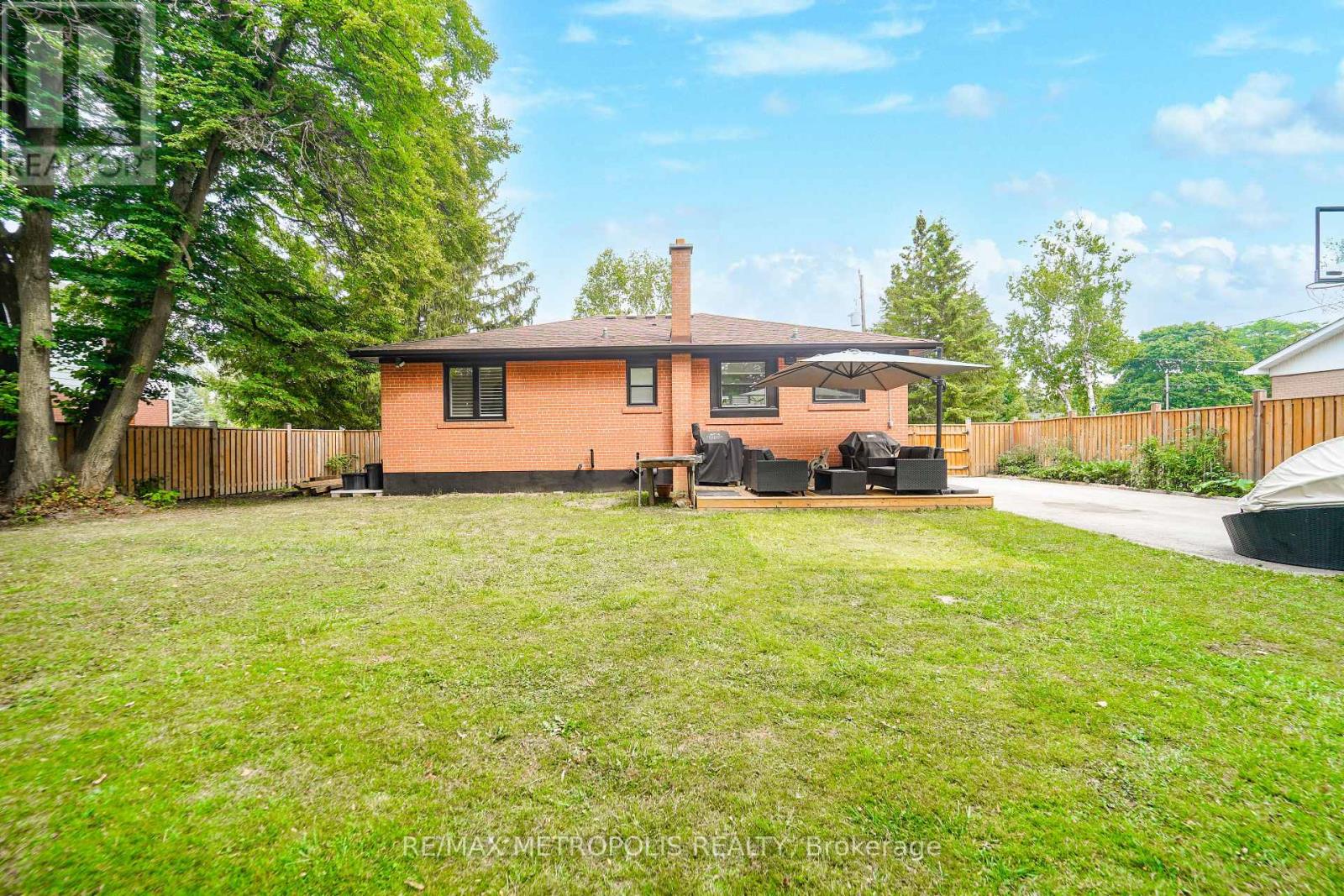 23 Hawman Avenue, King (Nobleton), Ontario  L0G 1N0 - Photo 4 - N12742264