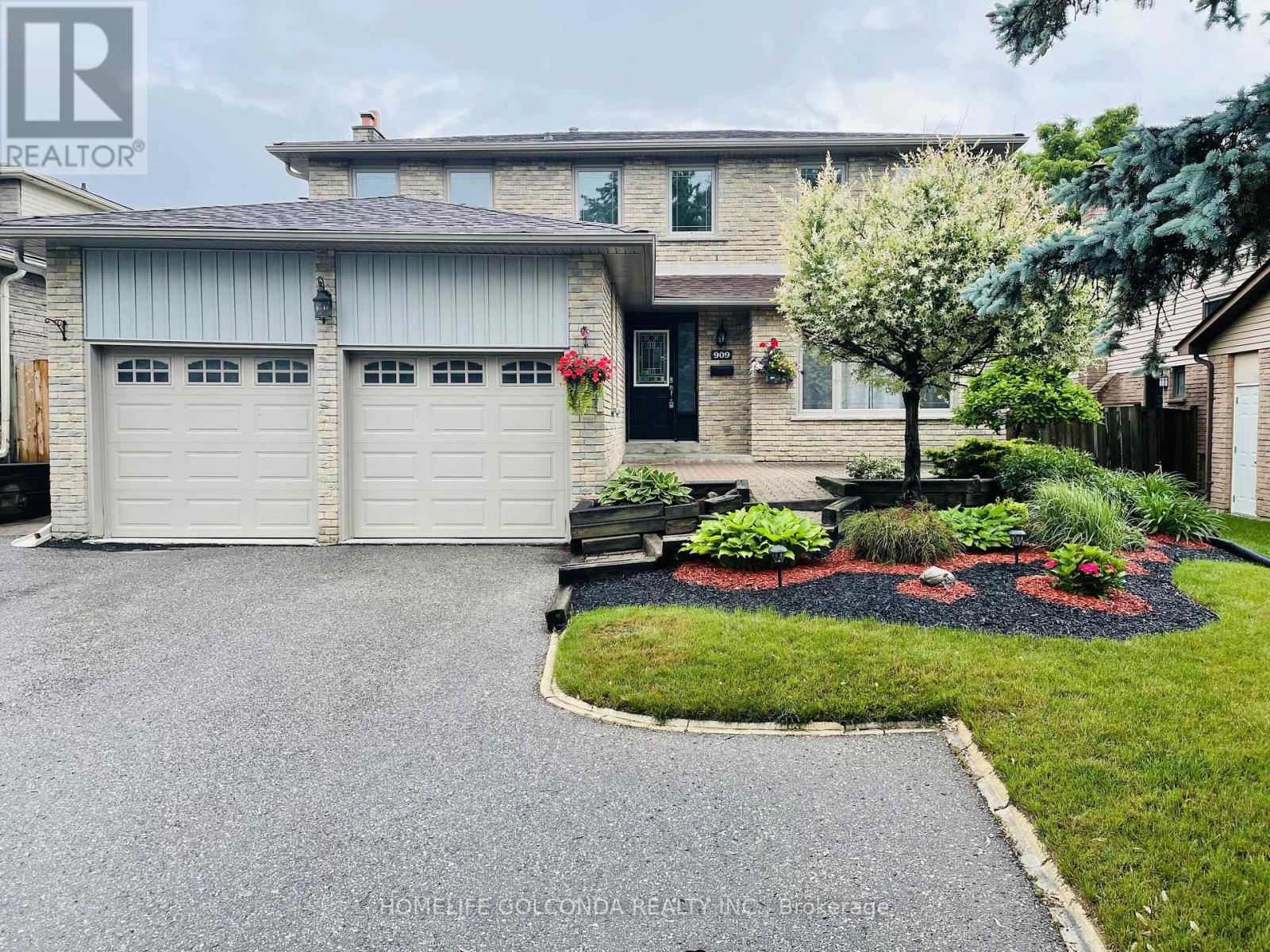 909 FERNDALE CRESCENT, Newmarket, Ontario