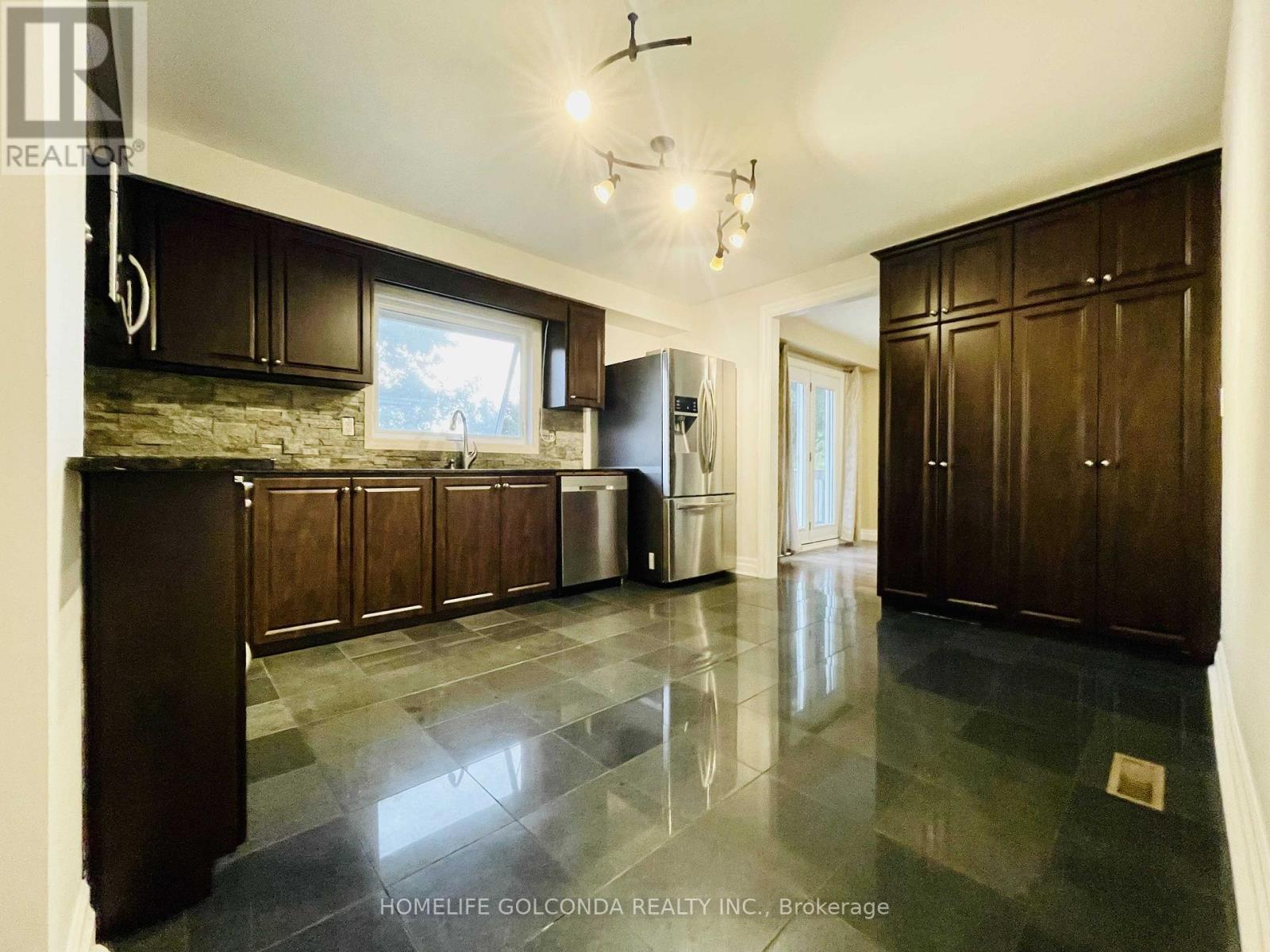 909 Ferndale Crescent, Newmarket, Ontario  L3Y 6B6 - Photo 6 - N12742296