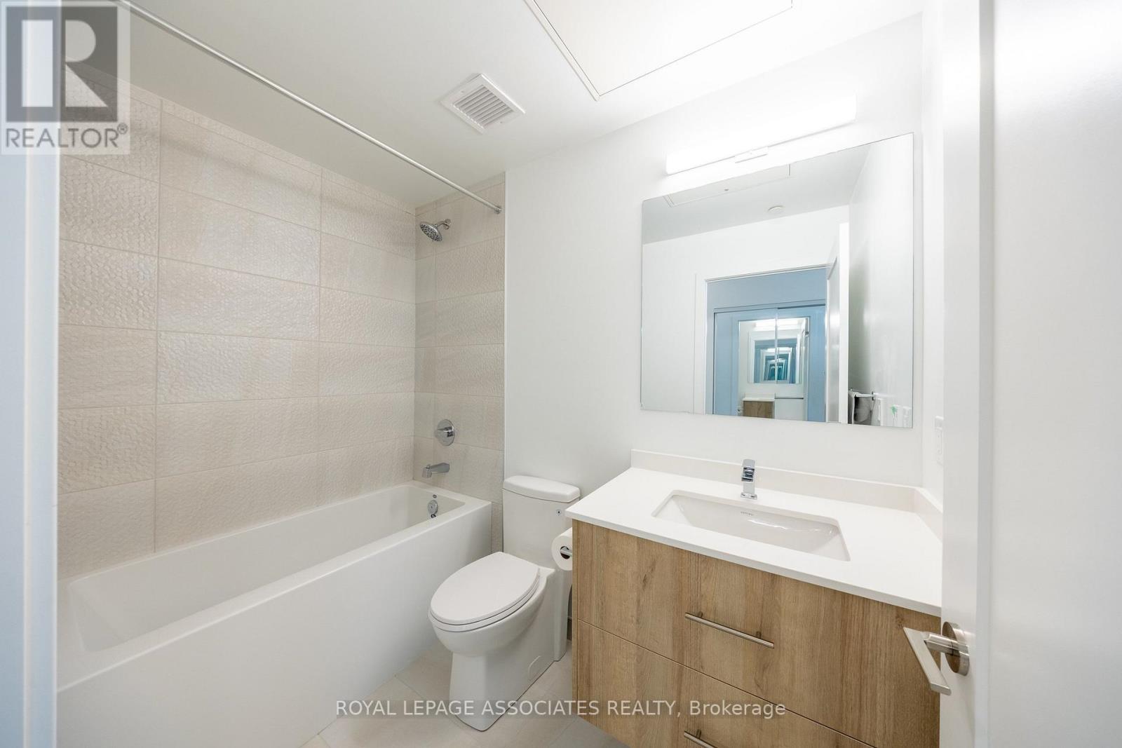 B-723 - 9751 Markham Road, Markham, Ontario  L6E 0W3 - Photo 5 - N12742348