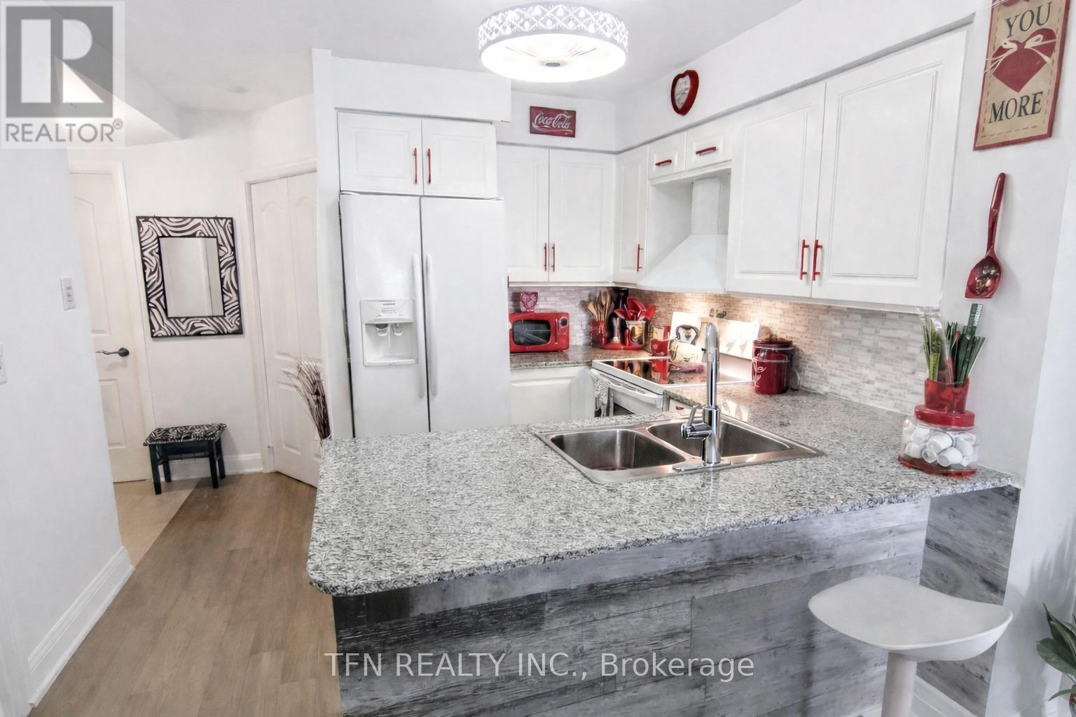 807 - 30 North Park Road, Vaughan, Ontario  L4J 0G6 - Photo 4 - N12742394