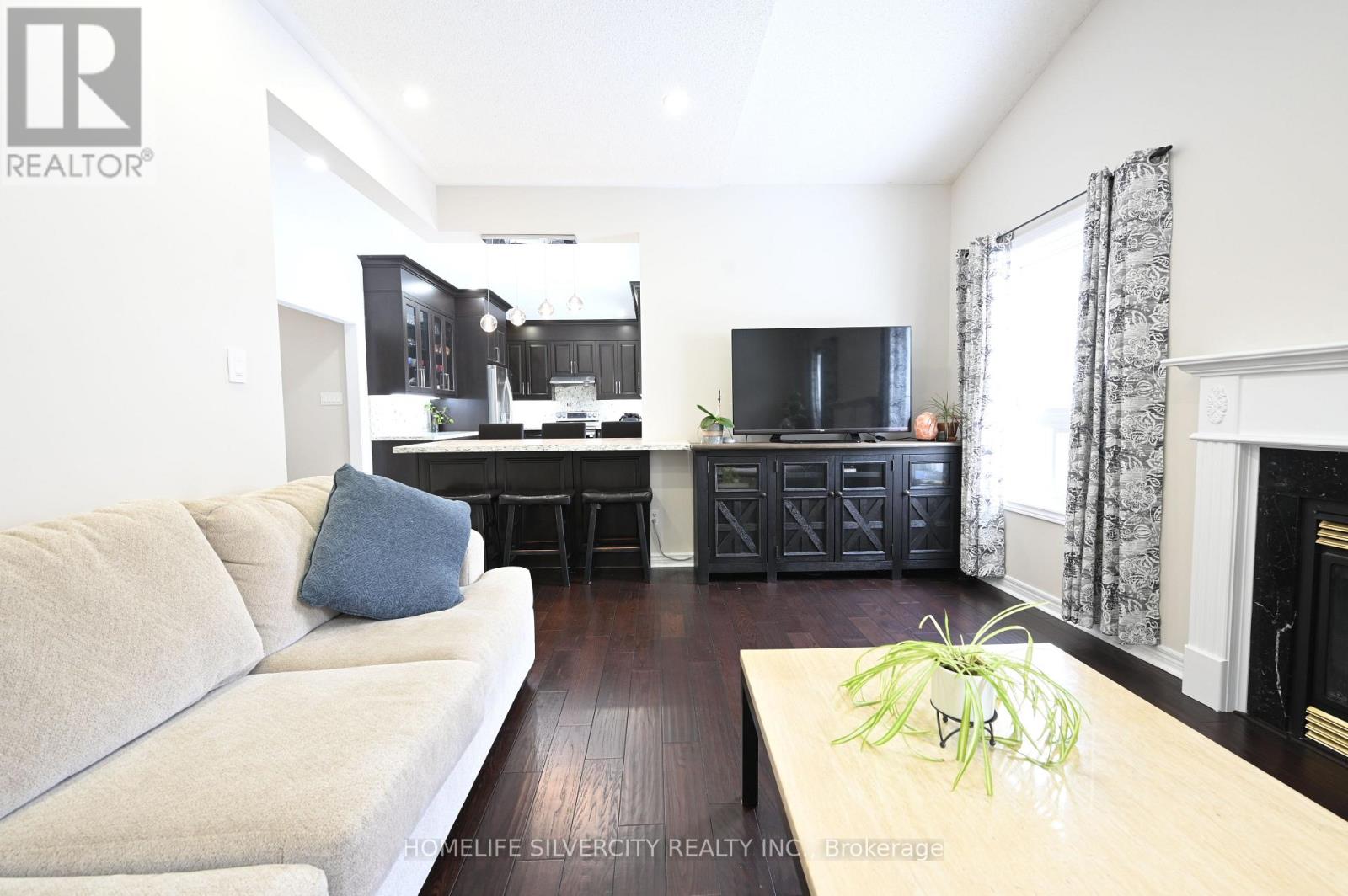 6 Truscott Avenue, Georgina, Ontario  L4P 0B3 - Photo 11 - N12742496