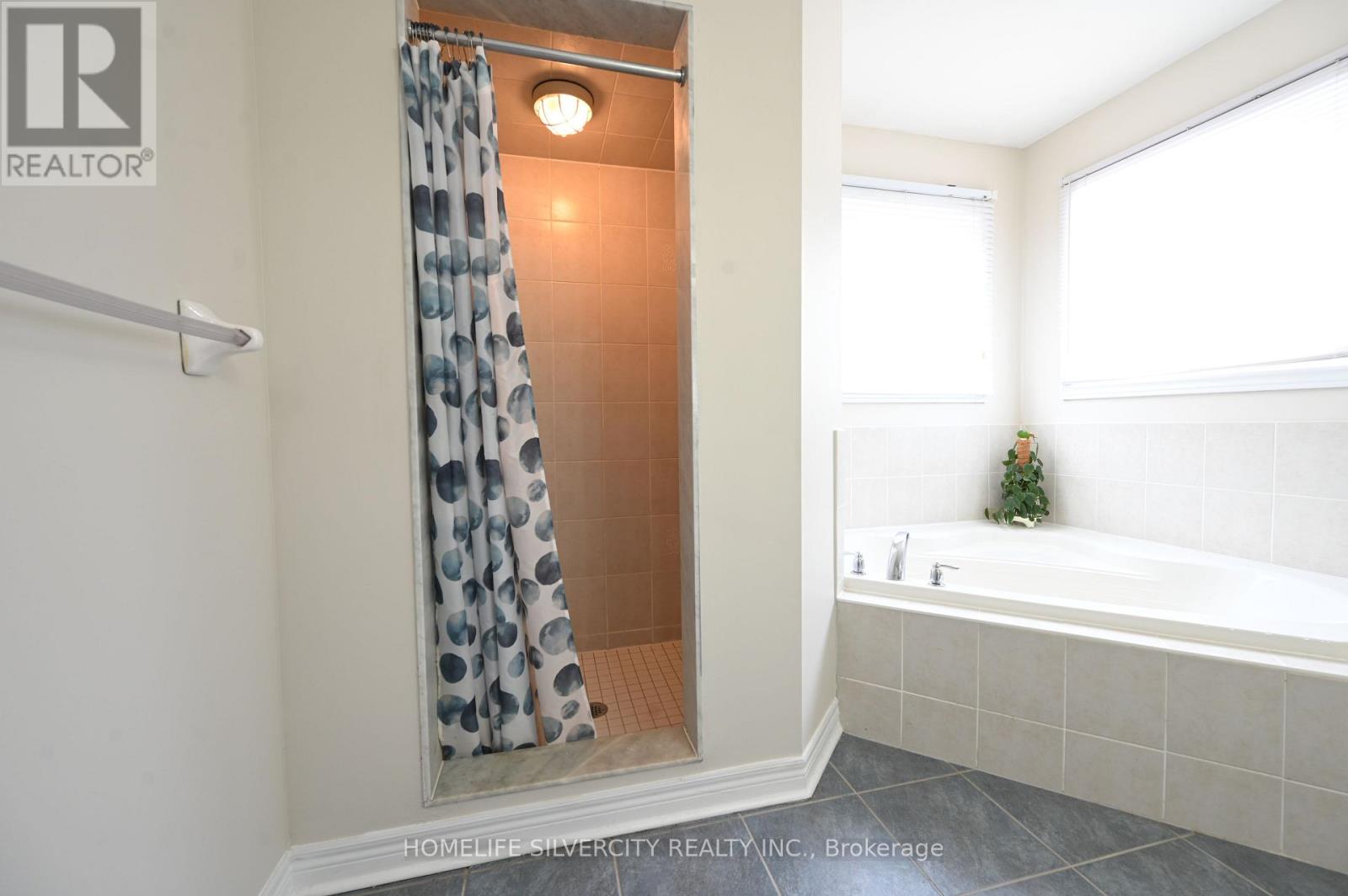 6 Truscott Avenue, Georgina, Ontario  L4P 0B3 - Photo 17 - N12742496