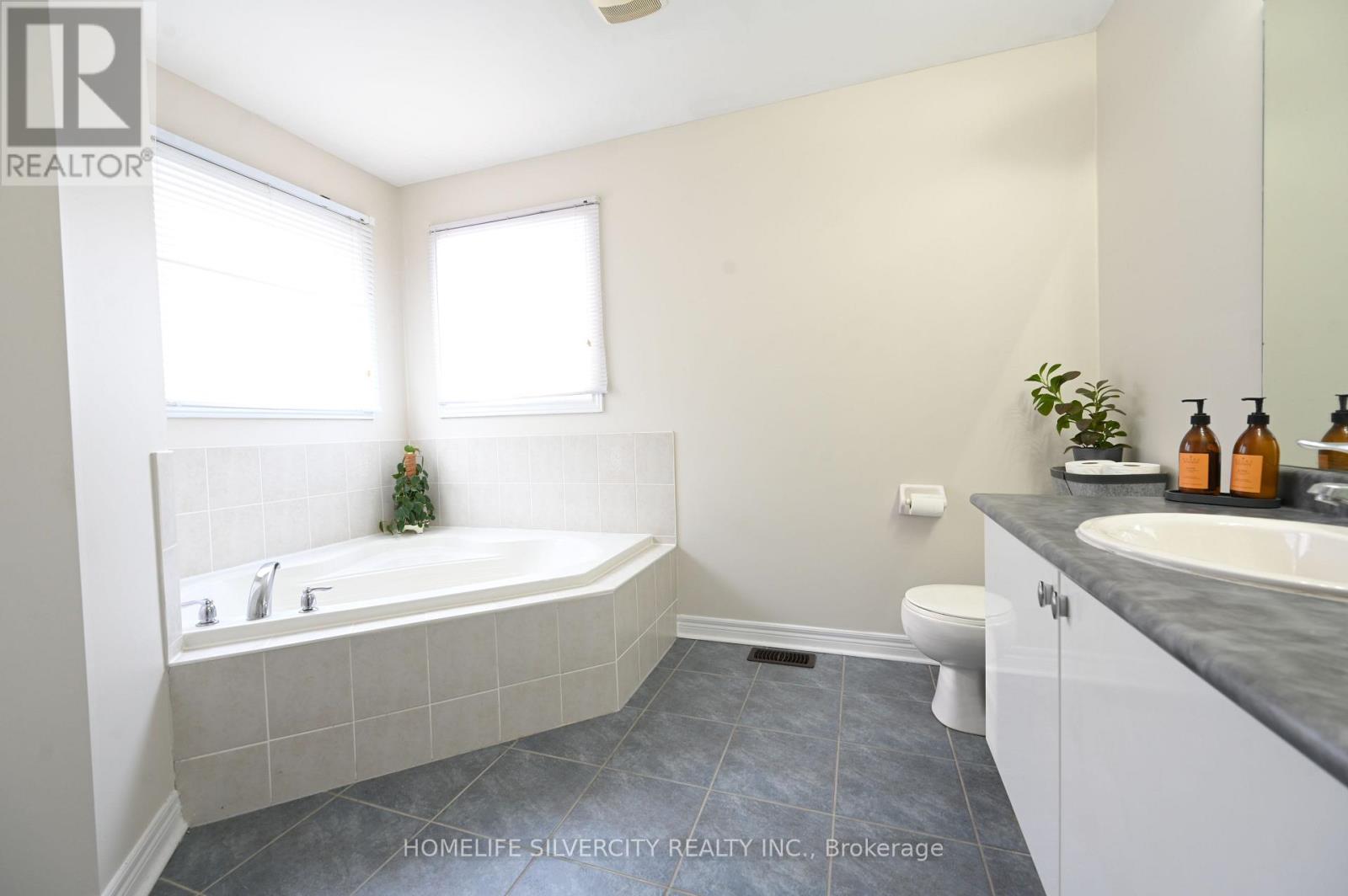 6 Truscott Avenue, Georgina, Ontario  L4P 0B3 - Photo 32 - N12742496