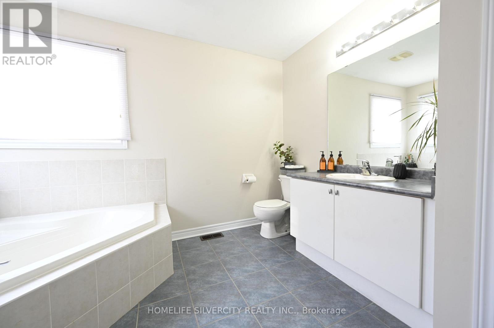 6 Truscott Avenue, Georgina, Ontario  L4P 0B3 - Photo 38 - N12742496