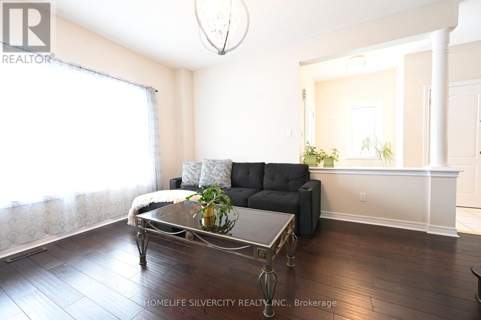 6 Truscott Avenue, Georgina, Ontario  L4P 0B3 - Photo 5 - N12742496