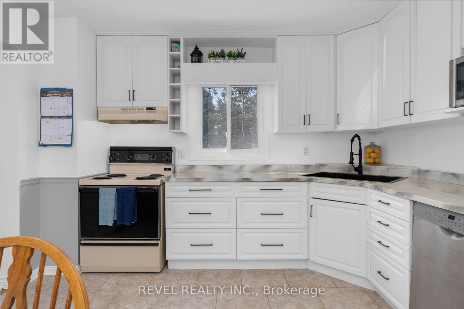 70 Lillian Crescent, Barrie, Ontario  L4N 5H7 - Photo 8 - S12742260