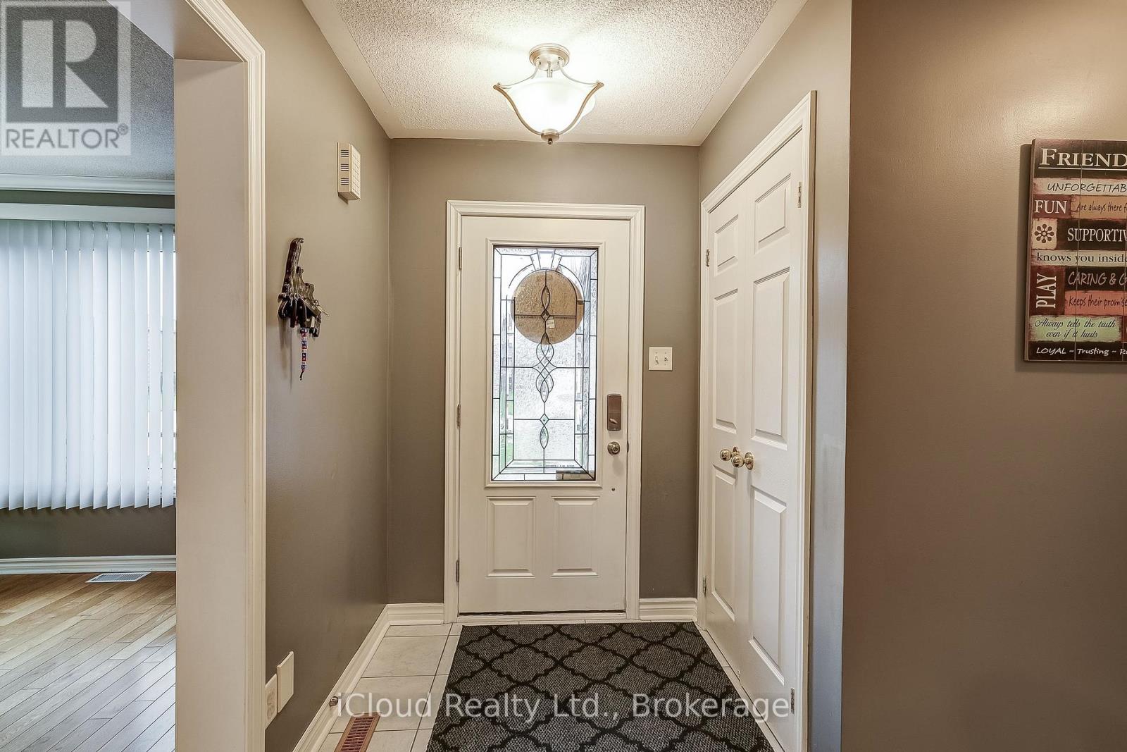 9 Timothy Lane S, Barrie, Ontario  L4N 0Z7 - Photo 4 - S12742436