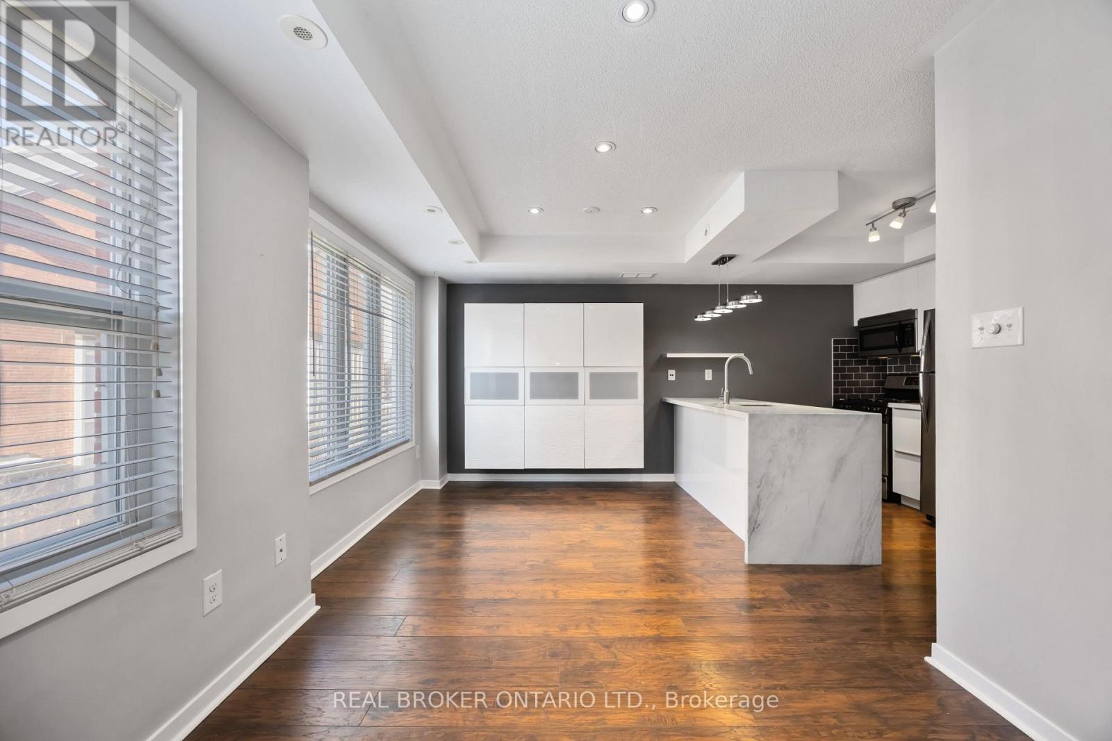 6 - 23 Frances Loring Lane, Toronto, Ontario  M4M 3E8 - Photo 2 - E12741854