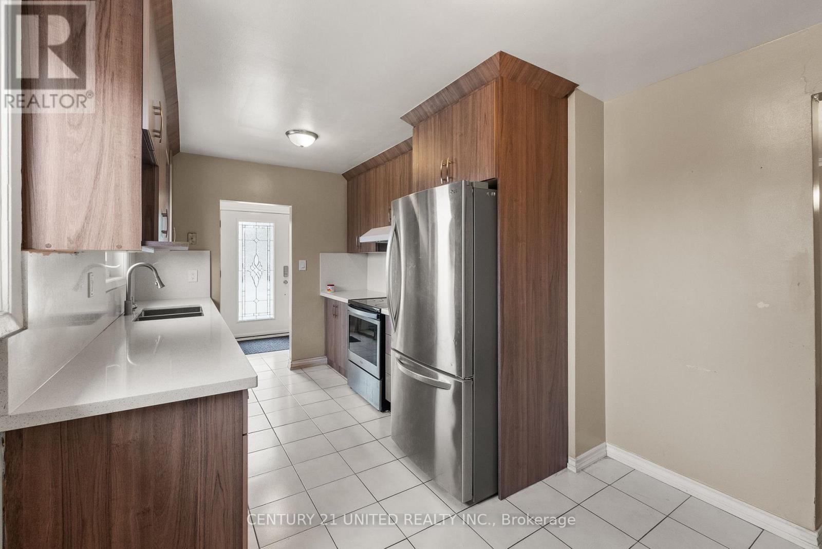 84 Goldsboro Road, Toronto, Ontario  M9L 1A7 - Photo 8 - W12728208