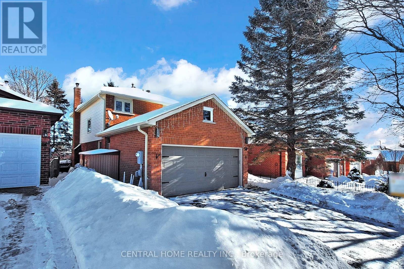 30 MOFFAT CRESCENT E, Aurora, Ontario