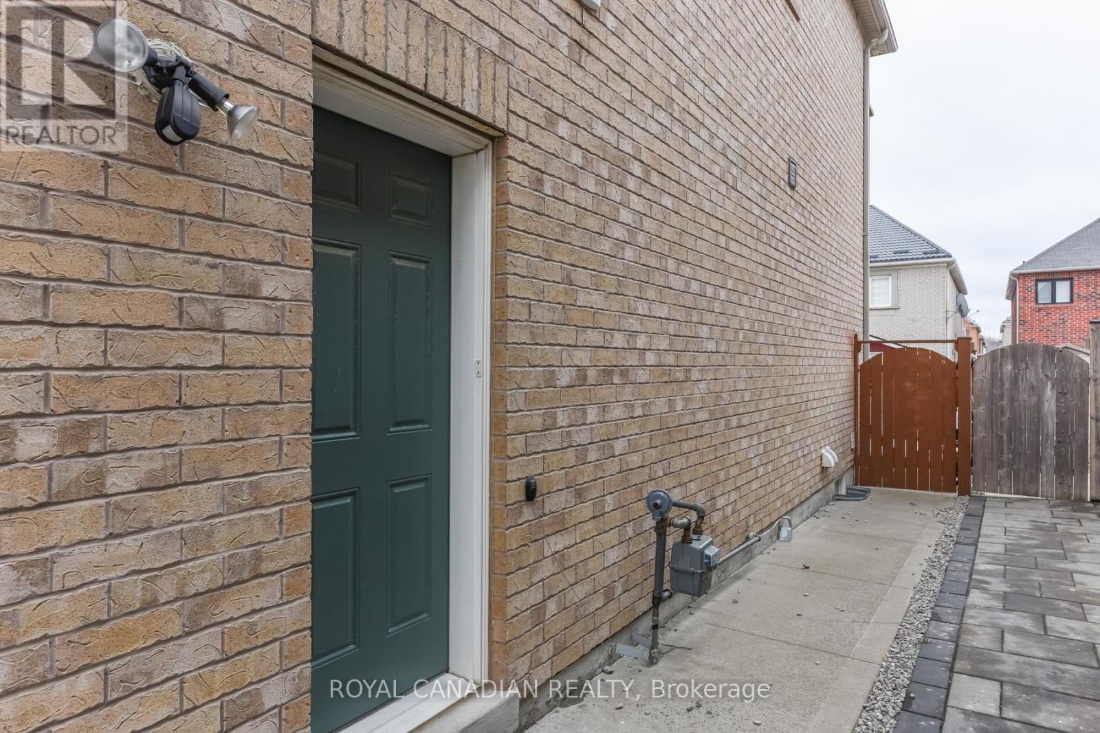 Bsmt - 84 Lightcatcher Circle, Brampton, Ontario  L6P 3P4 - Photo 3 - W12742276