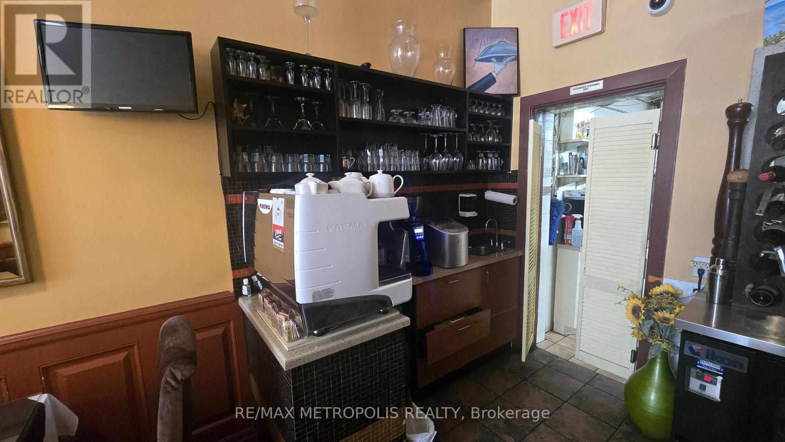 2372 Bloor Street W, Toronto, Ontario  M6S 1P5 - Photo 12 - W12742308