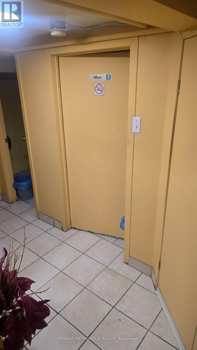 2372 Bloor Street W, Toronto, Ontario  M6S 1P5 - Photo 14 - W12742308