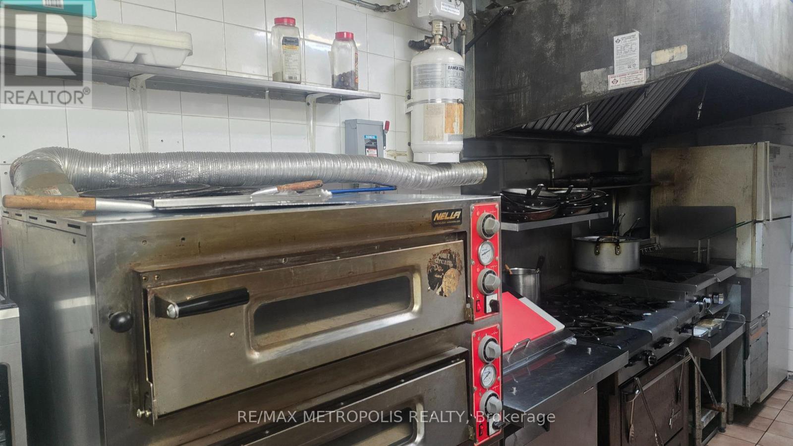 2372 Bloor Street W, Toronto, Ontario  M6S 1P5 - Photo 16 - W12742308