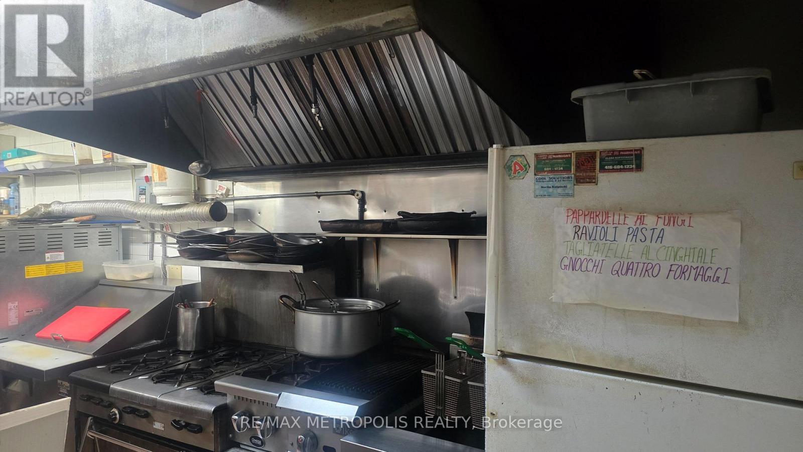 2372 Bloor Street W, Toronto, Ontario  M6S 1P5 - Photo 17 - W12742308