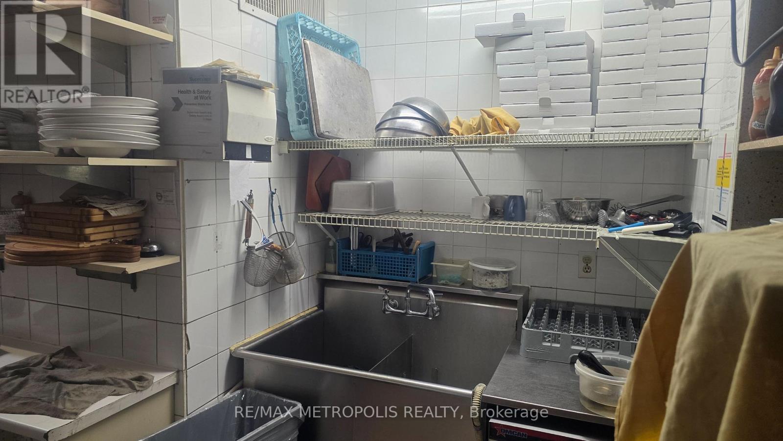 2372 Bloor Street W, Toronto, Ontario  M6S 1P5 - Photo 18 - W12742308