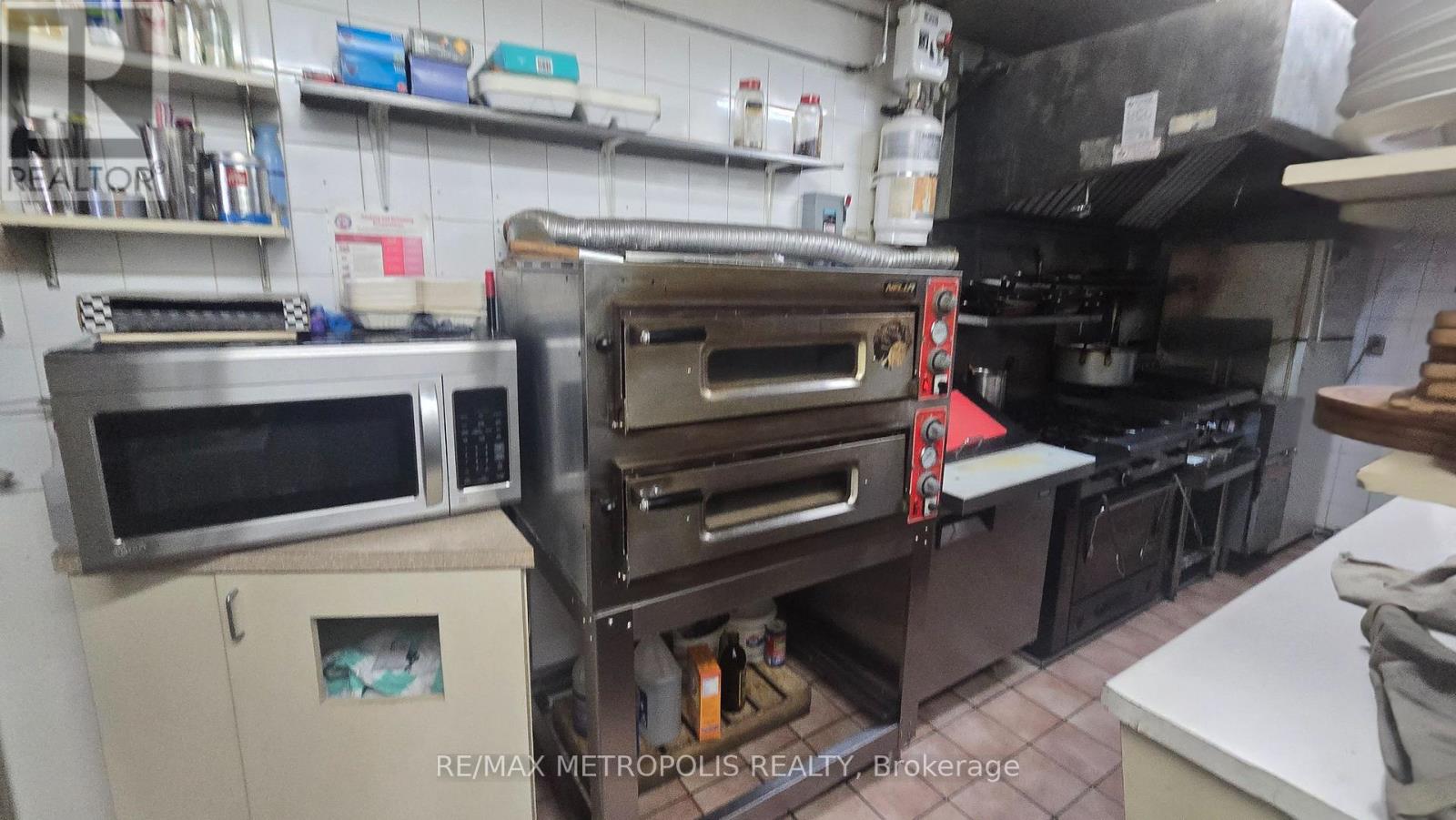 2372 Bloor Street W, Toronto, Ontario  M6S 1P5 - Photo 19 - W12742308