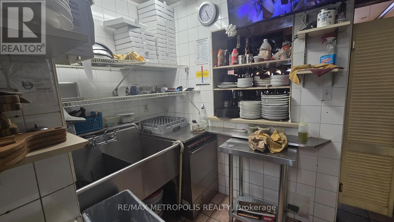 2372 Bloor Street W, Toronto, Ontario  M6S 1P5 - Photo 23 - W12742308