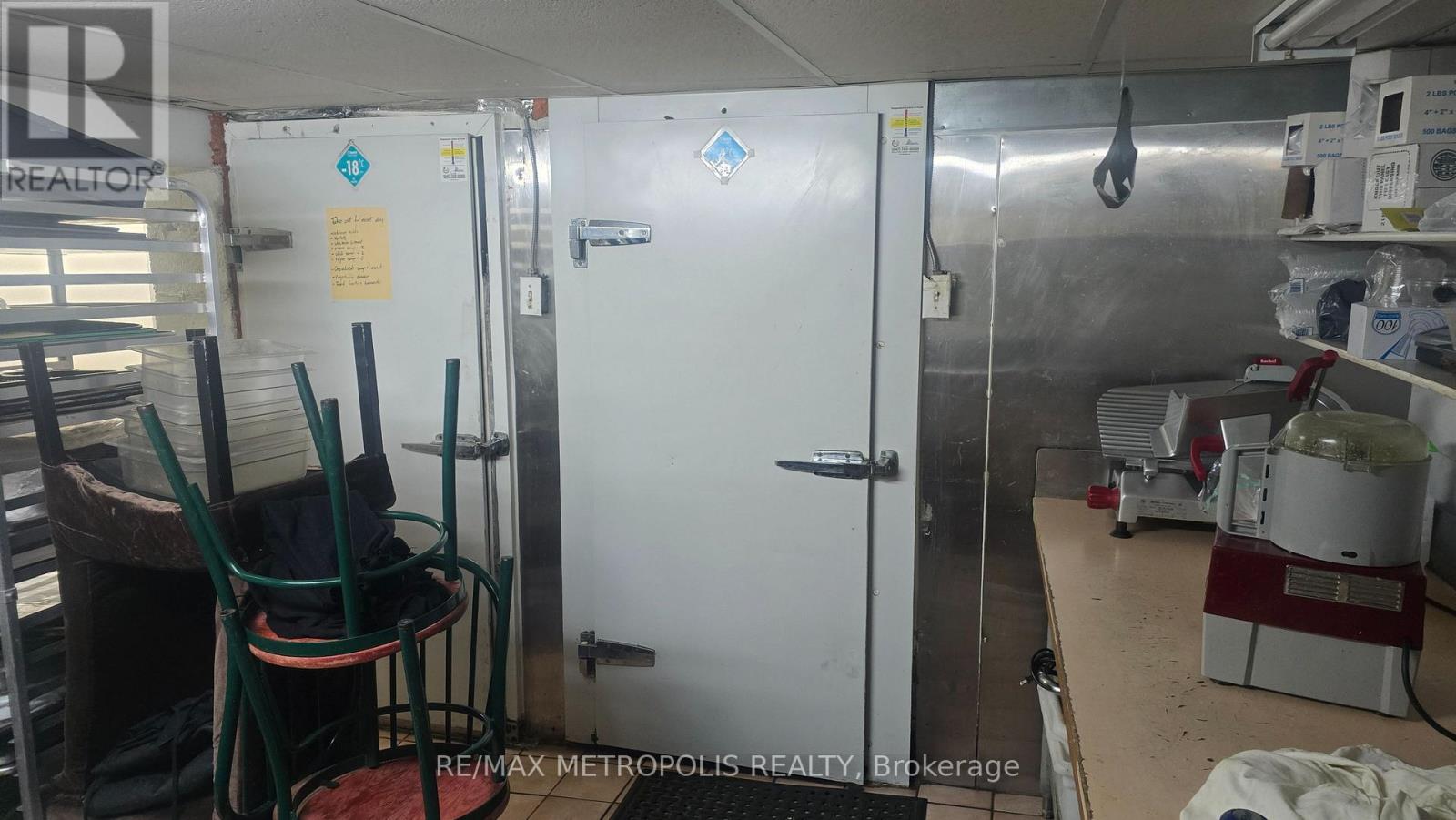 2372 Bloor Street W, Toronto, Ontario  M6S 1P5 - Photo 25 - W12742308