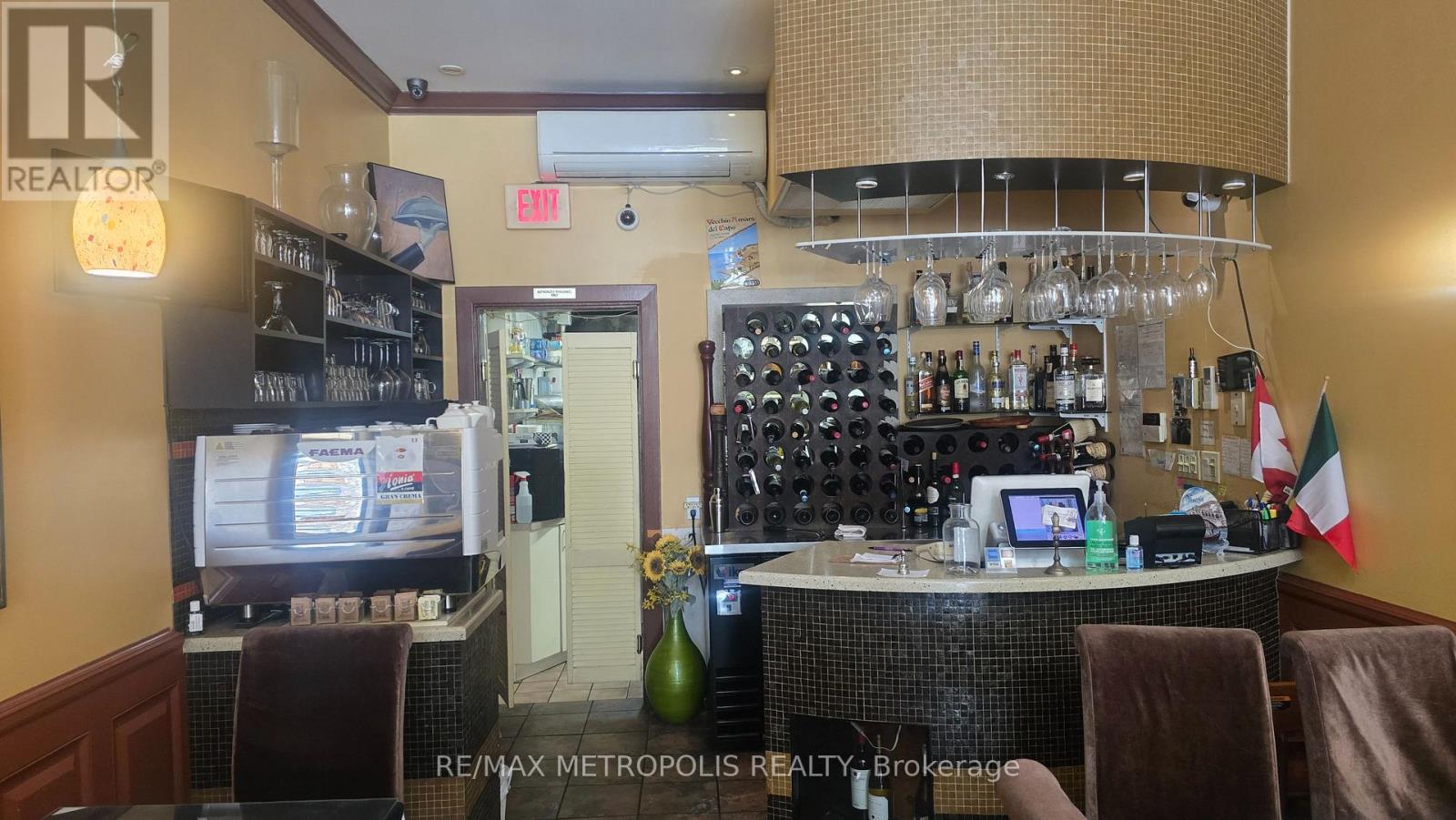 2372 Bloor Street W, Toronto, Ontario  M6S 1P5 - Photo 3 - W12742308