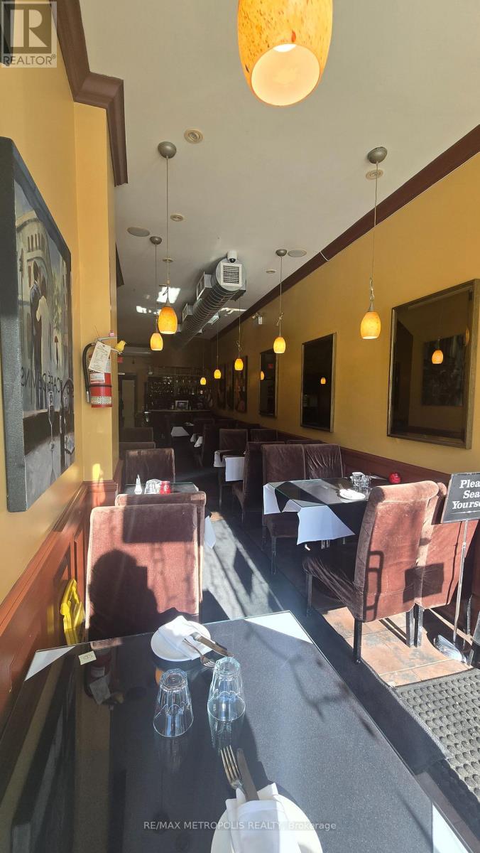 2372 Bloor Street W, Toronto, Ontario  M6S 1P5 - Photo 6 - W12742308