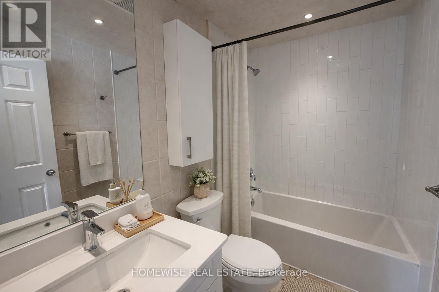 3 - 3635 Dundas Street W, Toronto, Ontario  M6S 2T2 - Photo 4 - W12742320