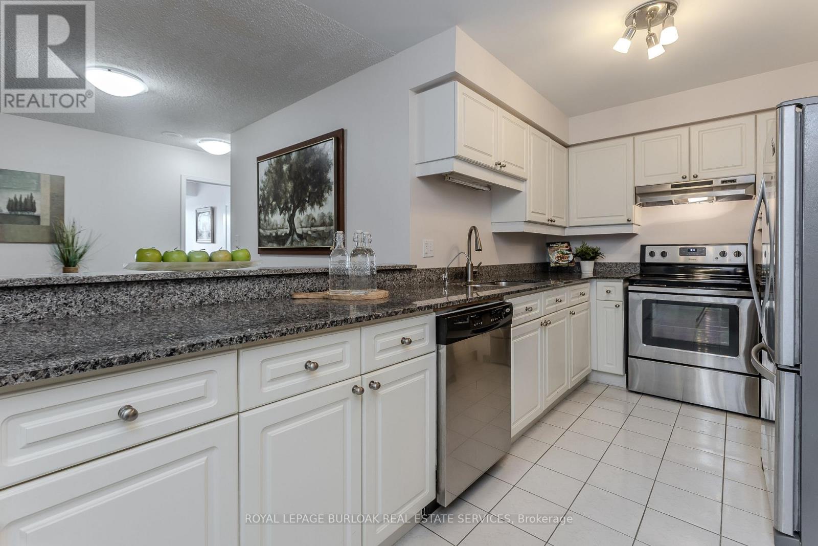 511 - 1276 Maple Crossing Boulevard, Burlington, Ontario  L7S 2J9 - Photo 8 - W12742340