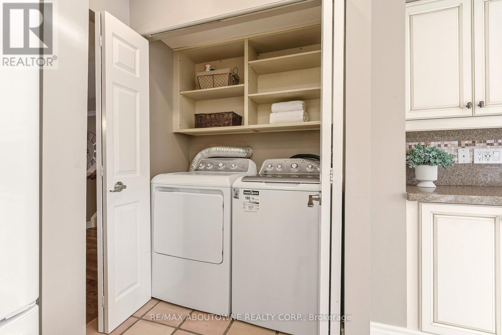 1489 Litchfield Road, Oakville, Ontario  L6H 5P4 - Photo 15 - W12742346