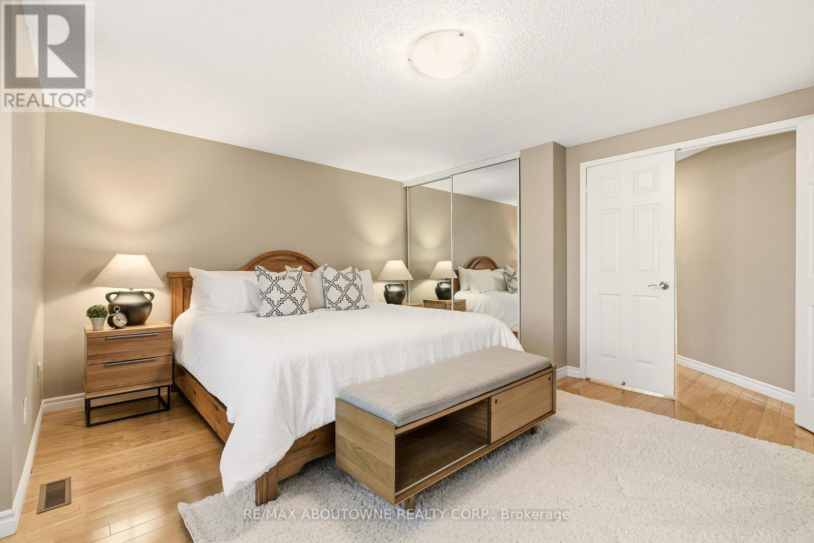 1489 Litchfield Road, Oakville, Ontario  L6H 5P4 - Photo 22 - W12742346