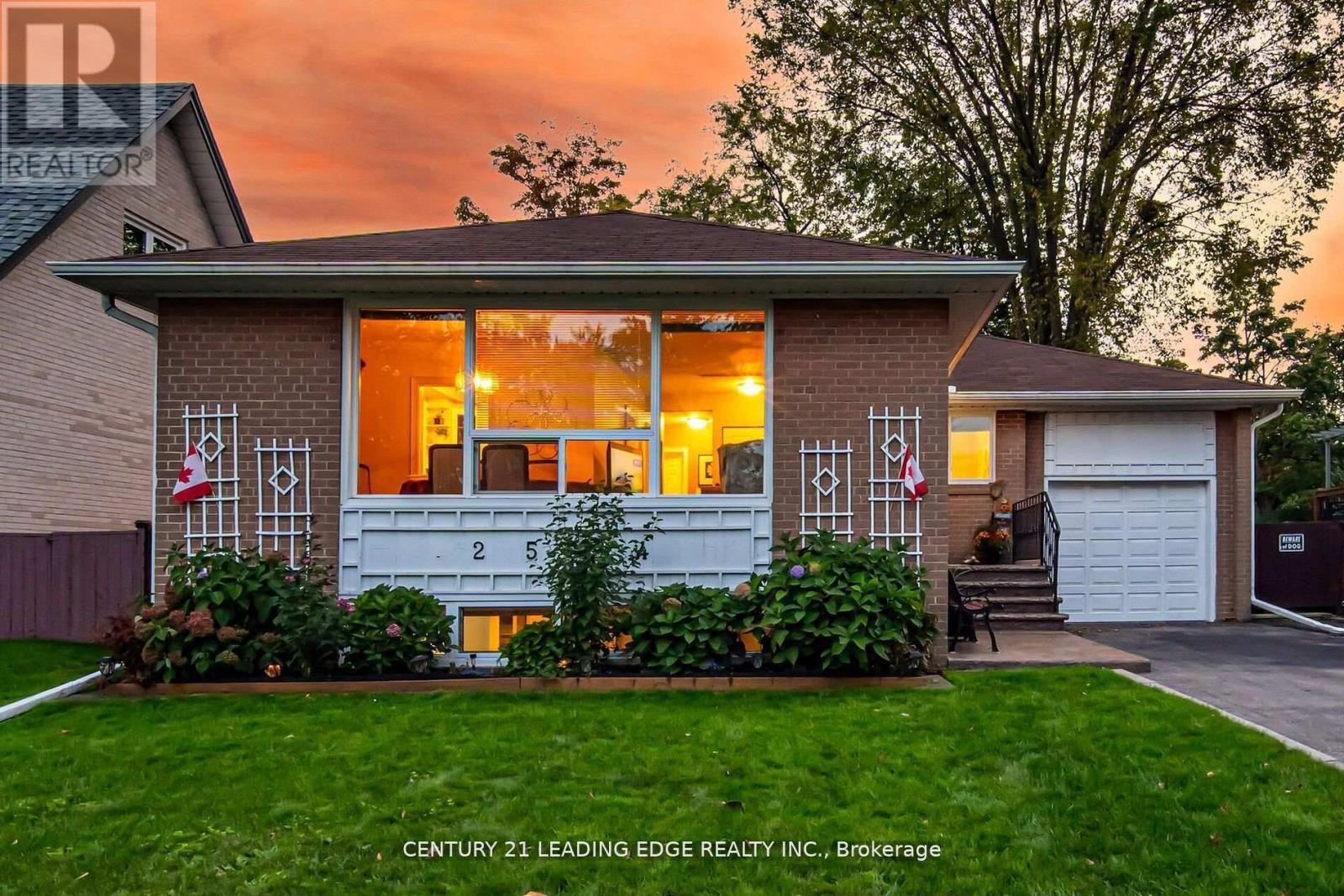 2574 LUNDIGAN DRIVE, Mississauga, Ontario