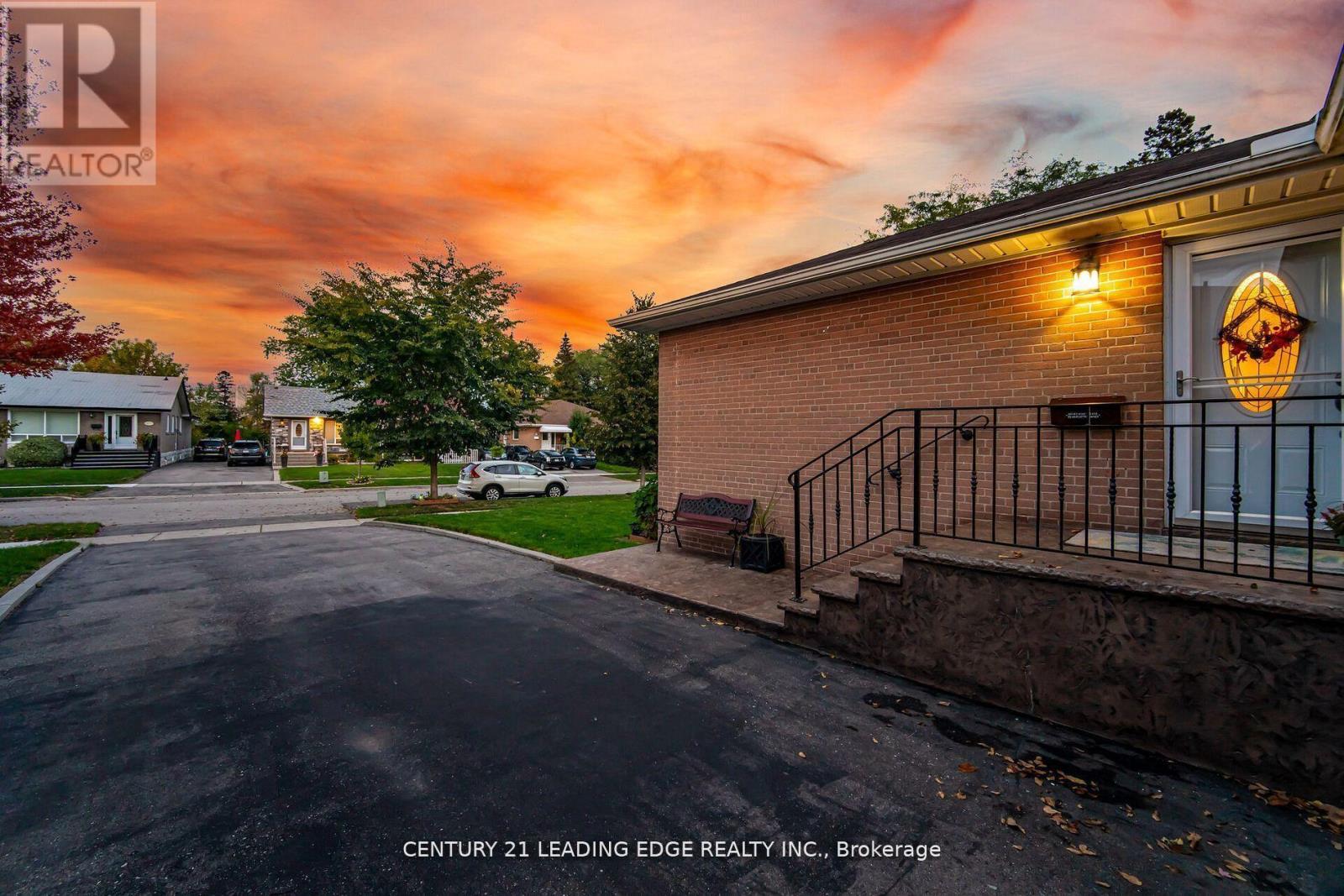 2574 Lundigan Drive, Mississauga, Ontario  L5J 3W1 - Photo 5 - W12742352