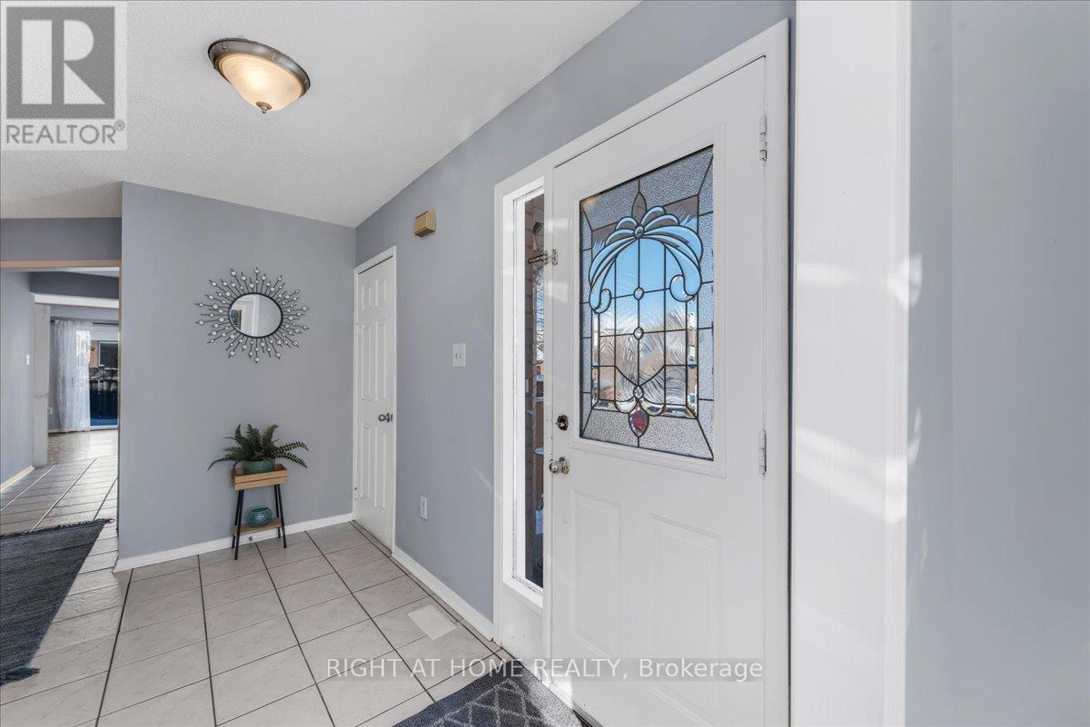 2 Wooliston Crescent, Brampton, Ontario  L6Y 4J3 - Photo 4 - W12742358