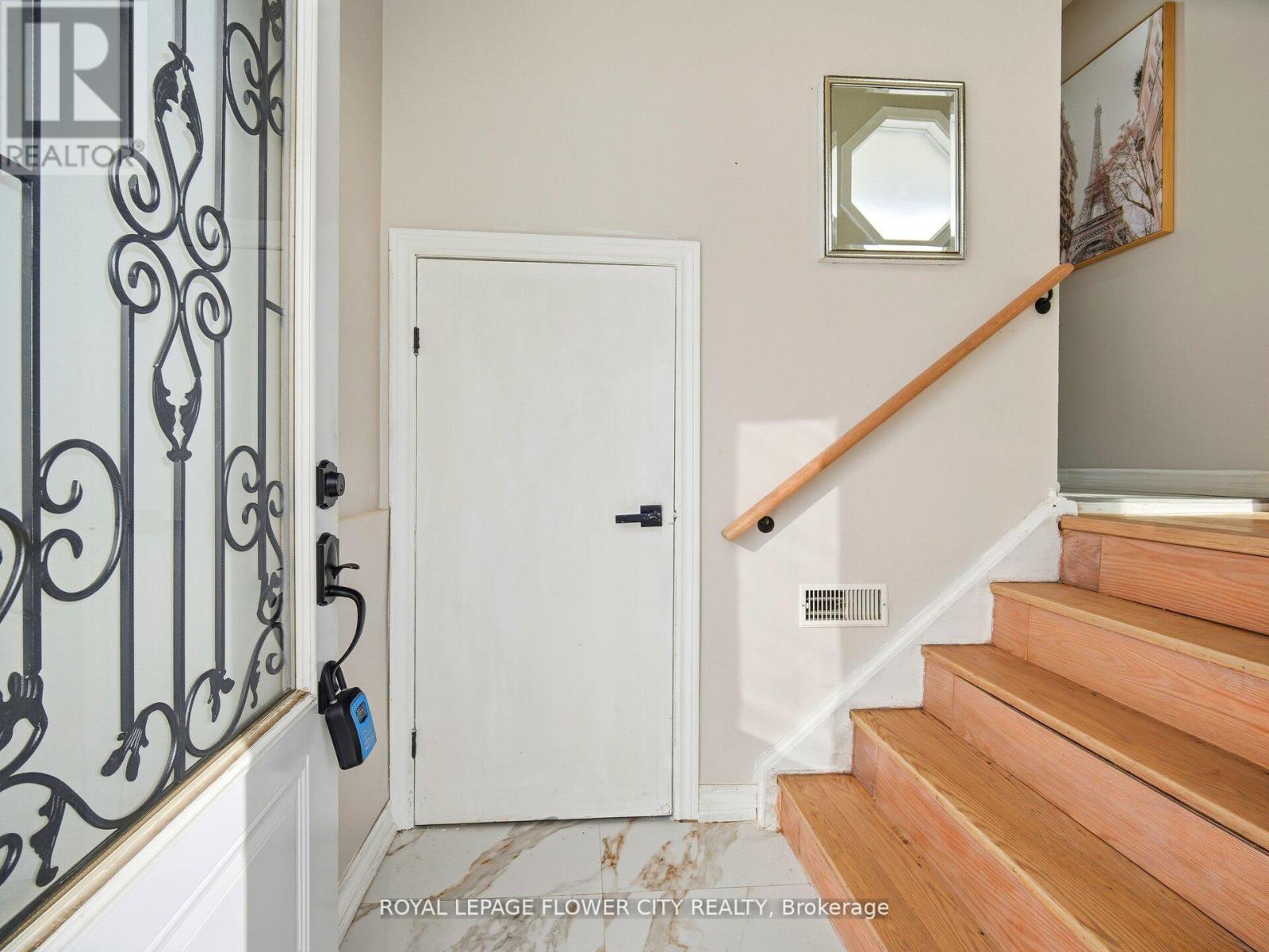 25 Abell Drive, Brampton, Ontario  L6V 2W1 - Photo 3 - W12742366