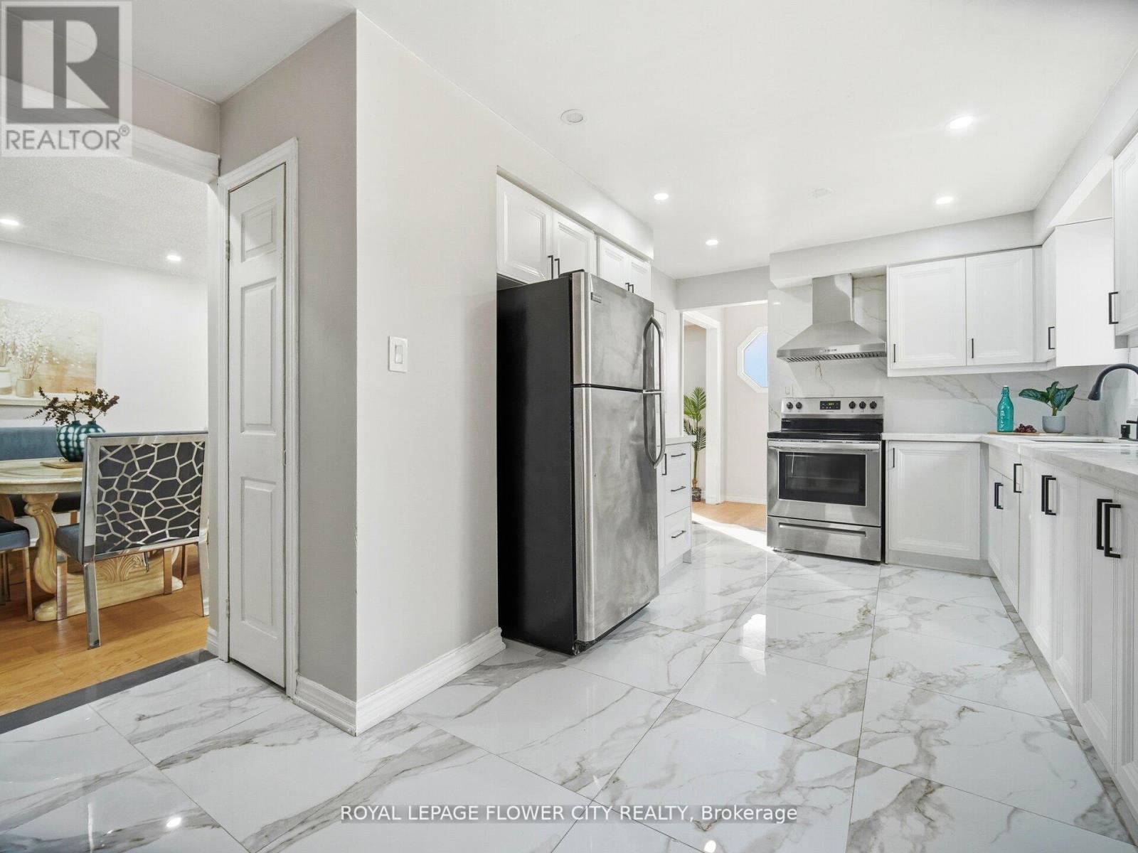 25 Abell Drive, Brampton, Ontario  L6V 2W1 - Photo 4 - W12742366