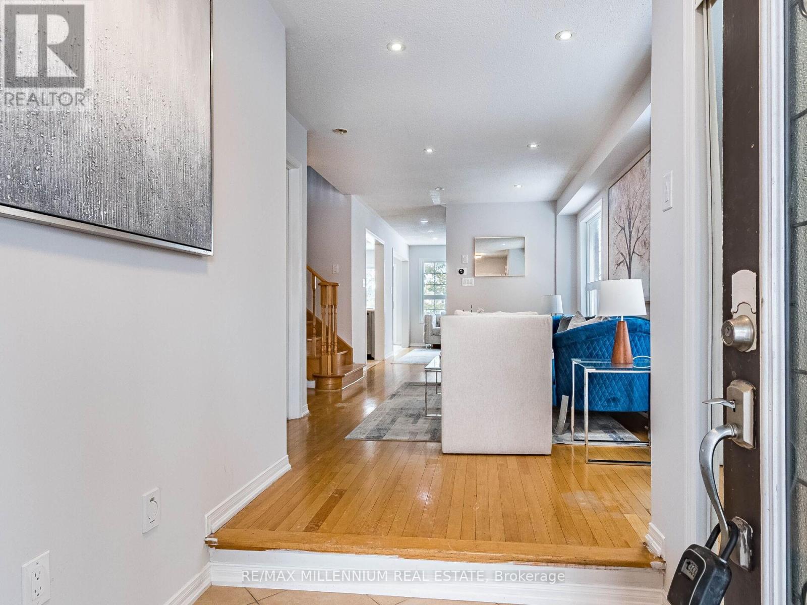 9 Revelstoke Place, Brampton, Ontario  L6R 3G3 - Photo 5 - W12742438