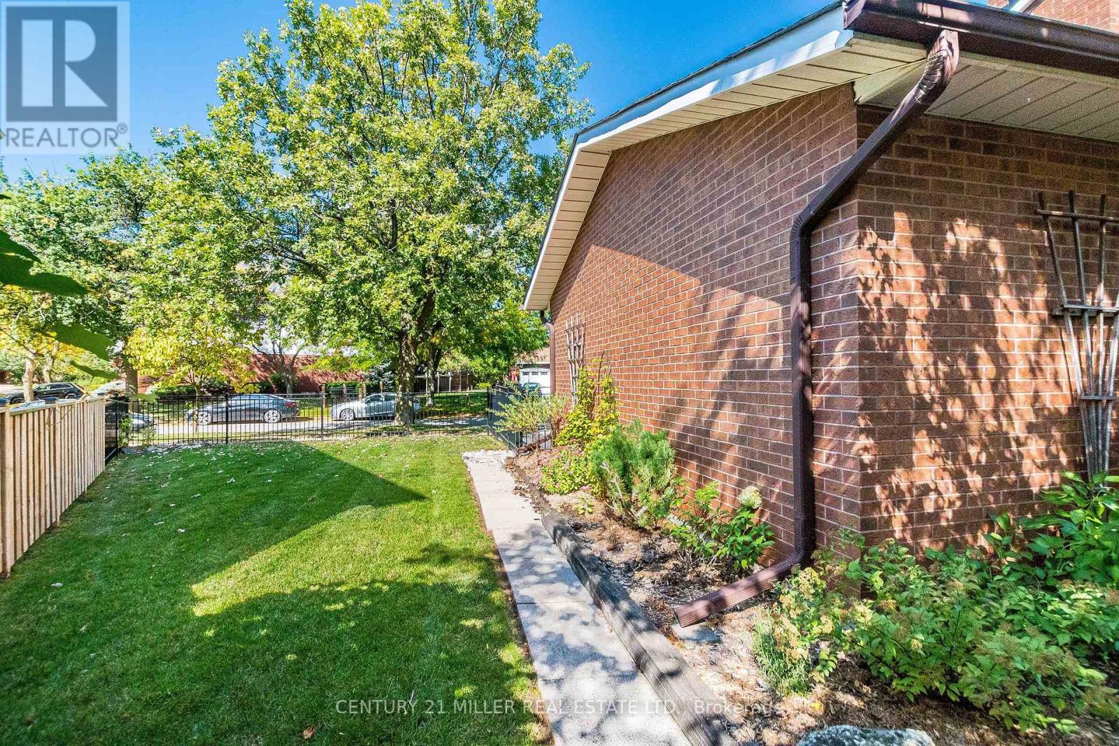 1404 Kimberley Drive, Oakville, Ontario  L6H 2W6 - Photo 31 - W12742444