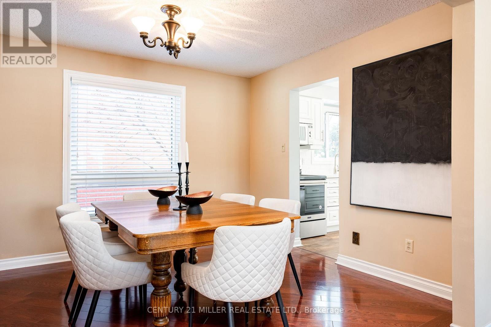 1404 Kimberley Drive, Oakville, Ontario  L6H 2W6 - Photo 6 - W12742444