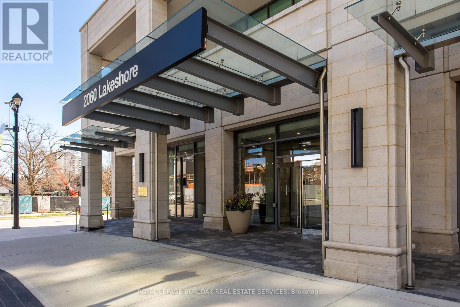 1303 - 2060 Lakeshore Road, Burlington (Brant), Ontario  L7R 0G2 - Photo 3 - W12742446