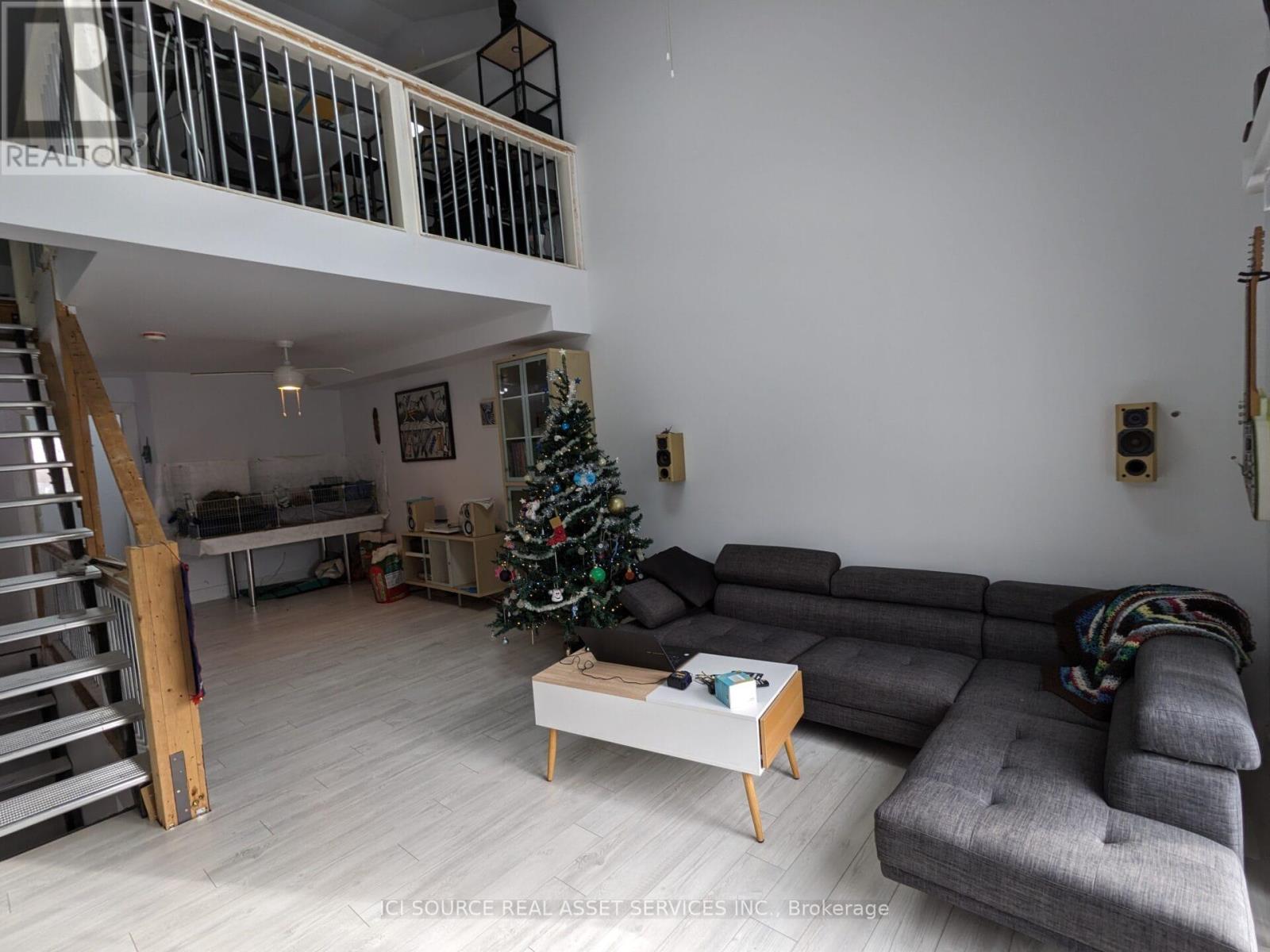 1168 Canterbury Road, Mississauga, Ontario  L5G 4A2 - Photo 3 - W12742470