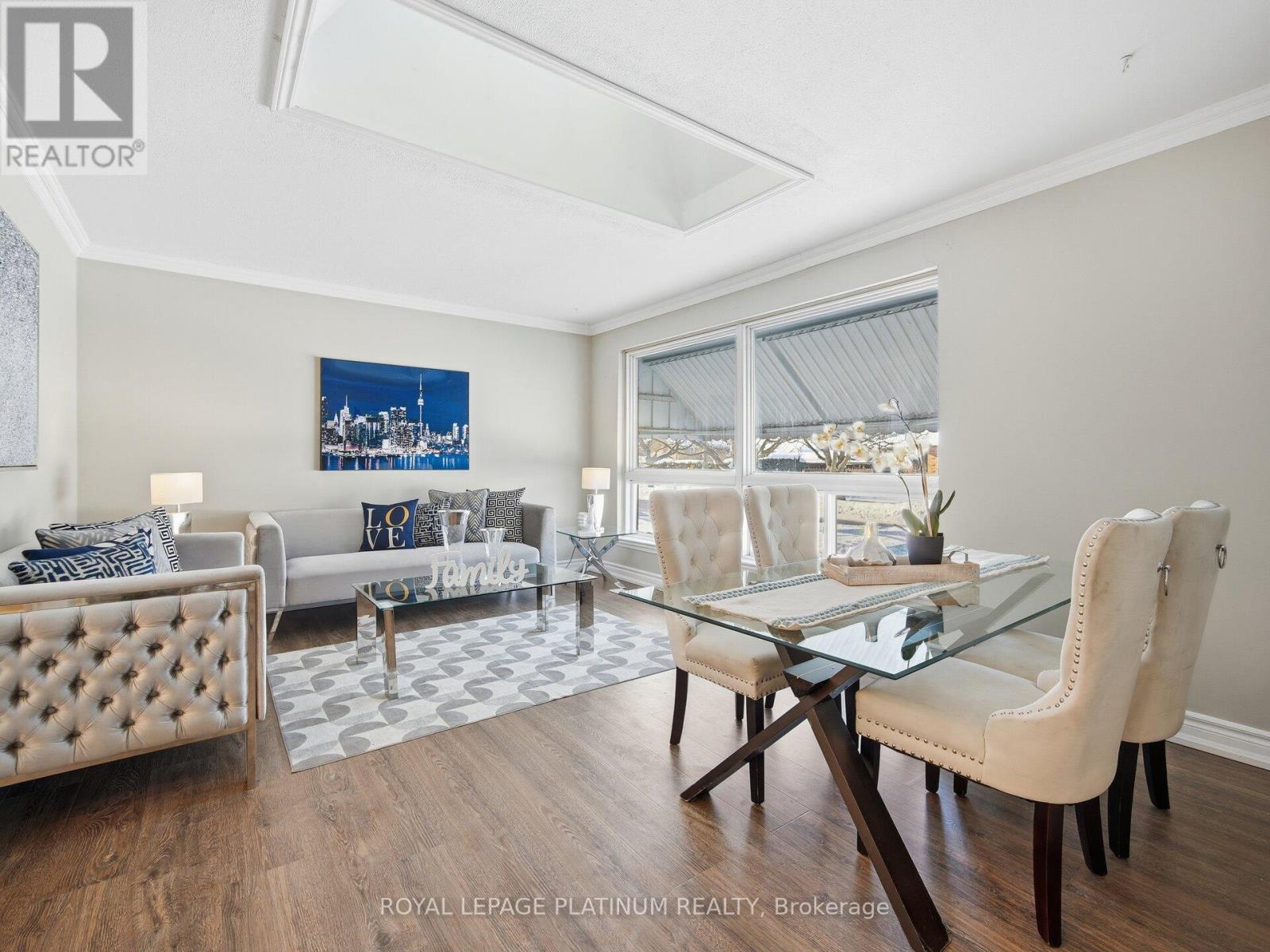 33 Campbell Drive, Brampton, Ontario  L6X 2H8 - Photo 4 - W12742516